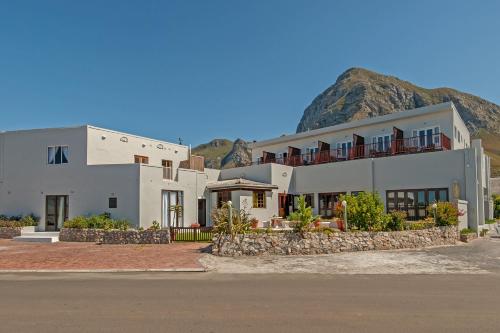 Baleens Hotel - thumb 0