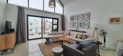 Azure On Big Bay - thumb 3