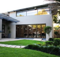 Appledew Guesthouse - Accommodation Africa
