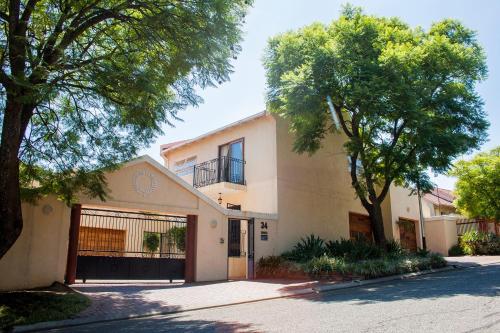 Apartment At 34 Columbine Avenue - thumb 4