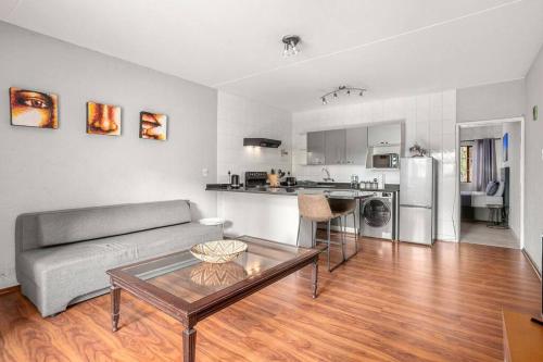 Antibes In West Road South Sandton Apartment - thumb 3