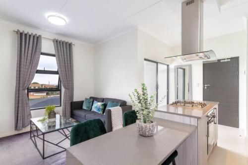 Alimama Spaces: The Manson's 8 On New - thumb 0