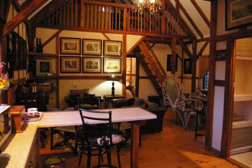 Bohemian Garden Cottages - thumb 4