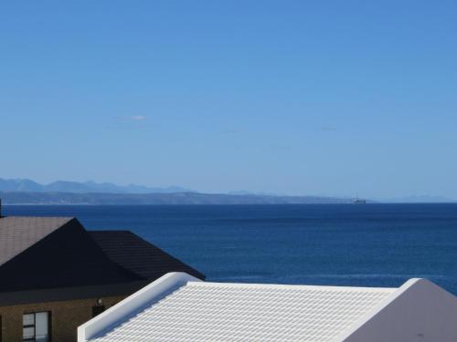 Bob Bouwer Sea View Apartment - thumb 1