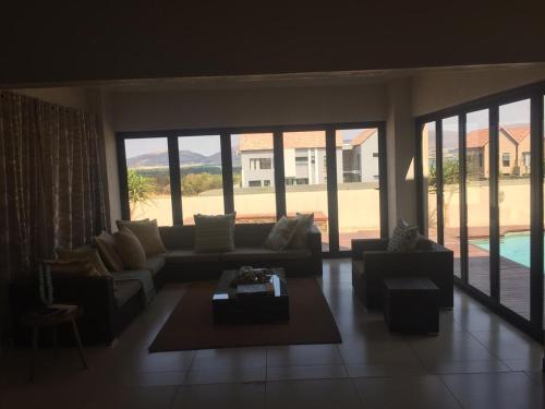 Bluewave Villa At 944 Kota - thumb 4
