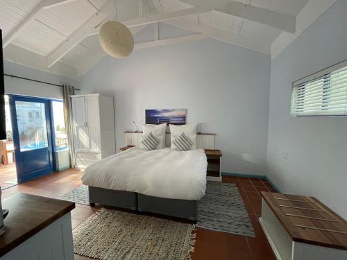 BlueSky Arniston Guest House - thumb 0