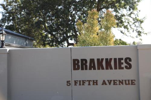 Brakkies The Country Dog Escape - thumb 1