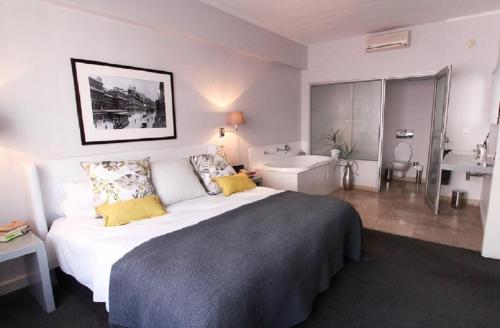 Bijoux Self-catering Apartment In The Bijoux - thumb 1