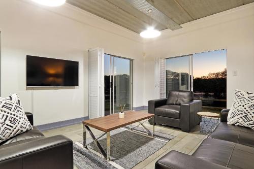 Big Bay Beach Club J32 By HostAgents - thumb 1