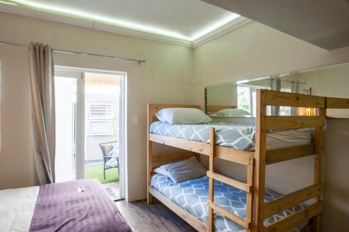 Bedrock Family 4 Sleeper En-Suite Studio - thumb 4
