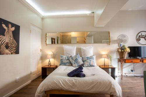 Bedrock Family 2 X Rooms 8 Sleeper With Kitchenette - thumb 2