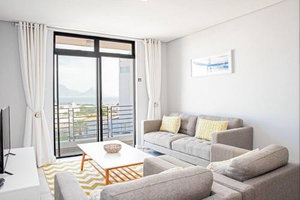Beachfront 2 Bedroom With Swimming Pool, Blouberg