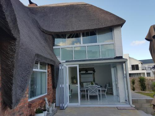 Beach Style Cottage - thumb 1