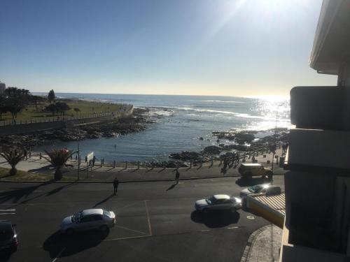 Beach On Mouille Point - thumb 0