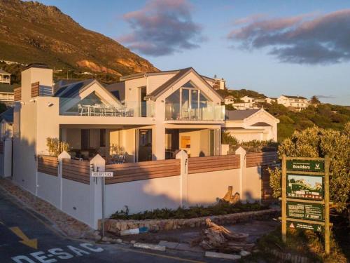 Boulders Beach Villa With Pool - thumb 1