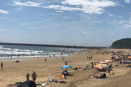 Beach Front Holiday Apartment - 2 Bedroom - thumb 1