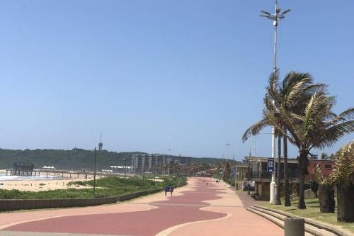 Beach Front Holiday Apartment - 2 Bedroom - thumb 5