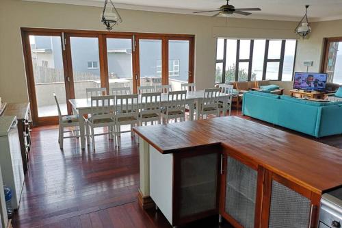 Bazley Beach High Rocks - thumb 1