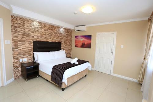 Bayside Hotel 100 Pixley Kaseme Street (West Street) - thumb 0