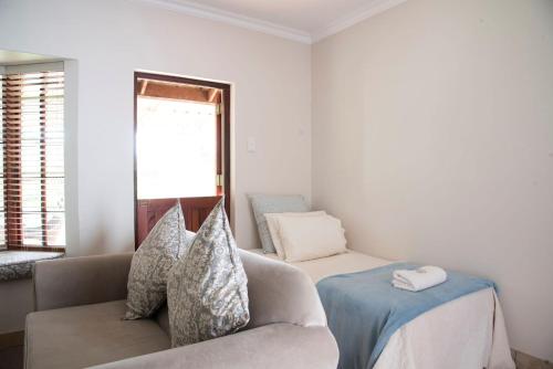 Lions River Country Cottages - thumb 1