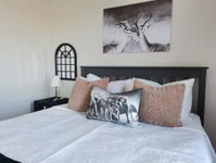 Lovely Studio Apartment with secure parking Accommodation Africa