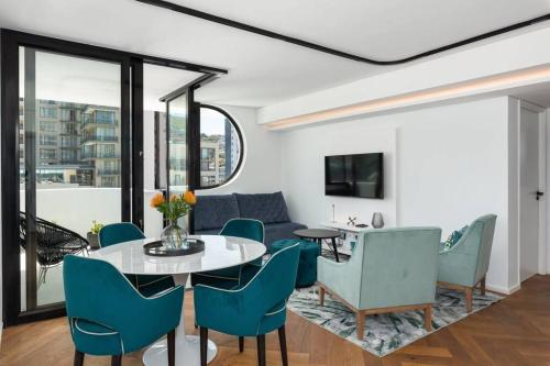 Luxurious Penthouse City Centre Stunning Views - thumb 0