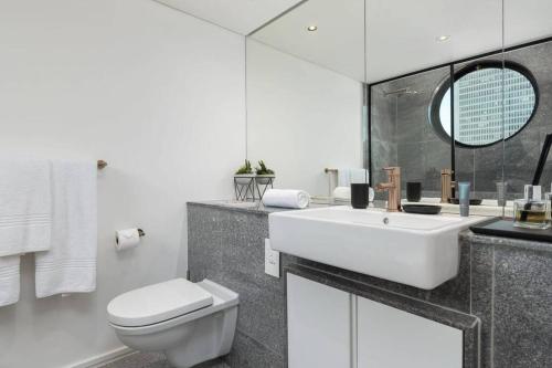 Luxurious Penthouse City Centre Stunning Views - thumb 1