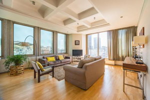 Luxury 13th Floor Apartment-360 Views,Pool & Gym