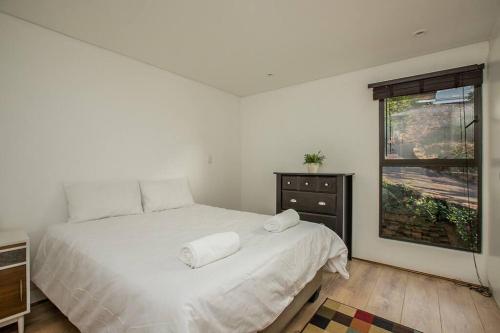 Luxury Living, Stellar Views, Total Gem - thumb 1