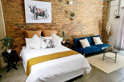 Maboneng Nguni With WiFi, Netflix, Showmax, Prime - thumb 0