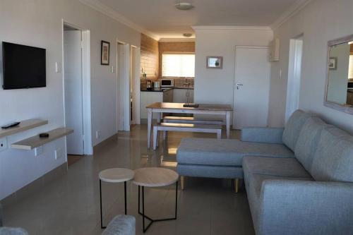 Modern 3-bedroom Apartment With Ocean Views - thumb 5
