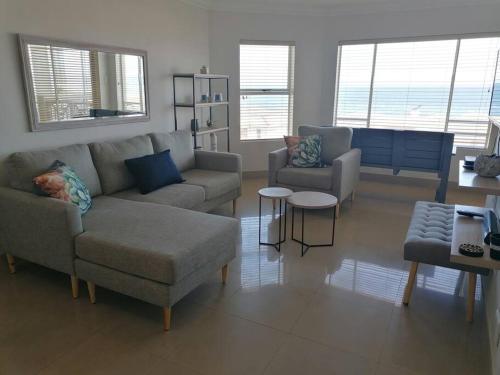 Modern 3-bedroom Apartment With Ocean Views - thumb 0