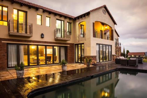 Mount High Luxury Country Estate - thumb 0