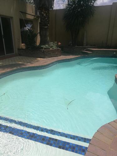 Naisar Royal White Wing - thumb 0