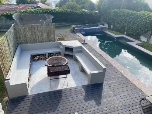 Noordhoek Family Home - Entertainers Dream - thumb 5