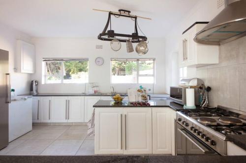 Noordhoek Family Home - Entertainers Dream - thumb 1