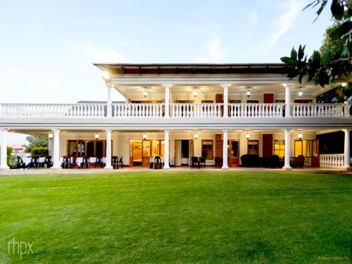 OR Tambo Guest House - thumb 0