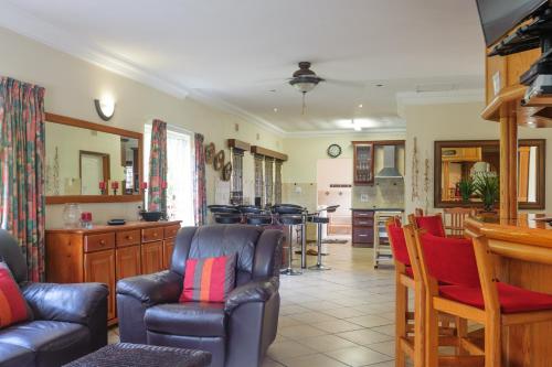 Palm View - Family Only - Adults And Children 18 And Under - thumb 4