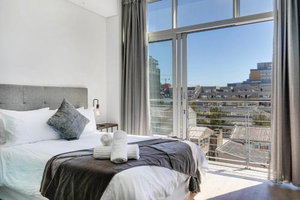 Panoramic City View Apartment