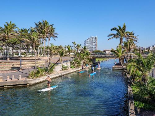 Quays On The Canal - thumb 1