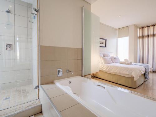 Quays On The Canal - thumb 4