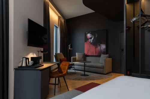 Radisson RED Hotel Johannesburg Rosebank - thumb 1