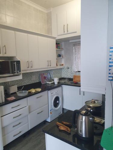 Rockview Holiday Flat - thumb 1