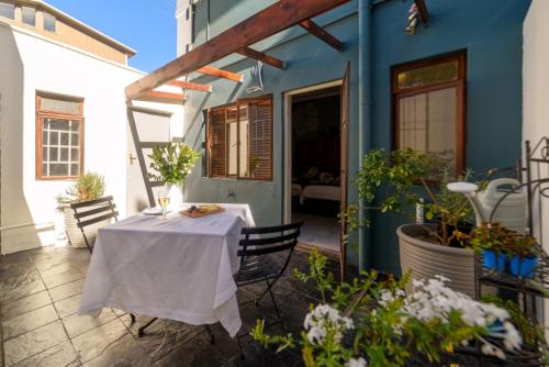 Room In Guest Room - Leeuwenzee Guesthouse - Court Yard With Self Catering - thumb 0