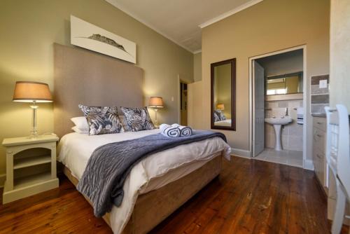 Room In Guest Room - Leeuwenzee Guesthouse - Court Yard With Self Catering - thumb 1