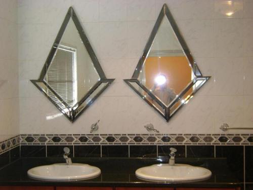 Room In Lodge - Savoy Lodge - Triple Room - thumb 4