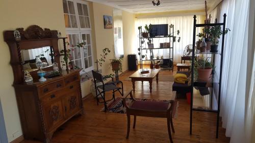 Rustic & Regal - thumb 4