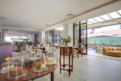 Sandton Skye Suite 910 - thumb 1