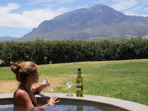 Seven Oaks Vineyard Cottages - thumb 3