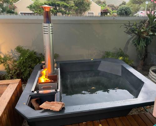 Seven On Flora- Hot Tub, Modern With Amazing Outside Area - thumb 0
